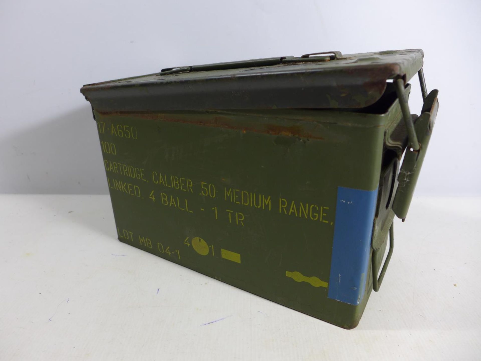 A GREEN PAINTED AMMUNITION BOX - Image 2 of 3