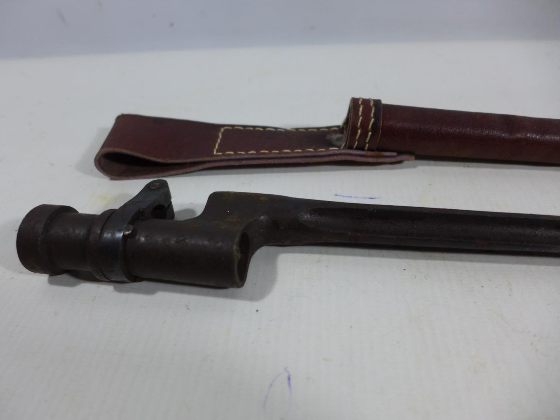 A POSSIBLY RUSSIAN SOCKET BAYONET AND SCABBARD, 43CM BLADE, LENGTH 50CM - Image 2 of 4