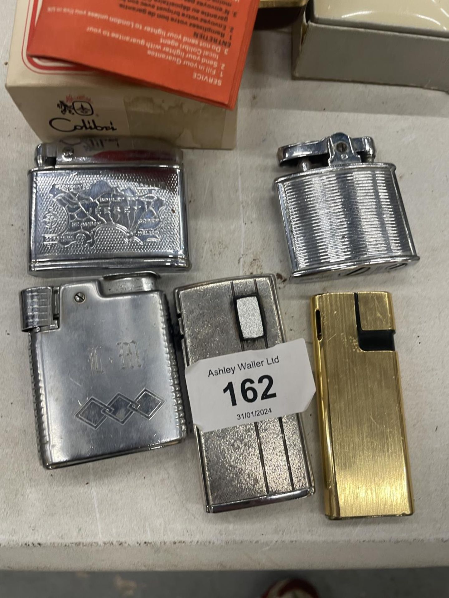 A COLLECTION OF VINTAGE LIGHTERS TO INCLUDE A BOXED RONSON AND BOXED COLIBRI - 7 IN TOTAL - Image 2 of 4