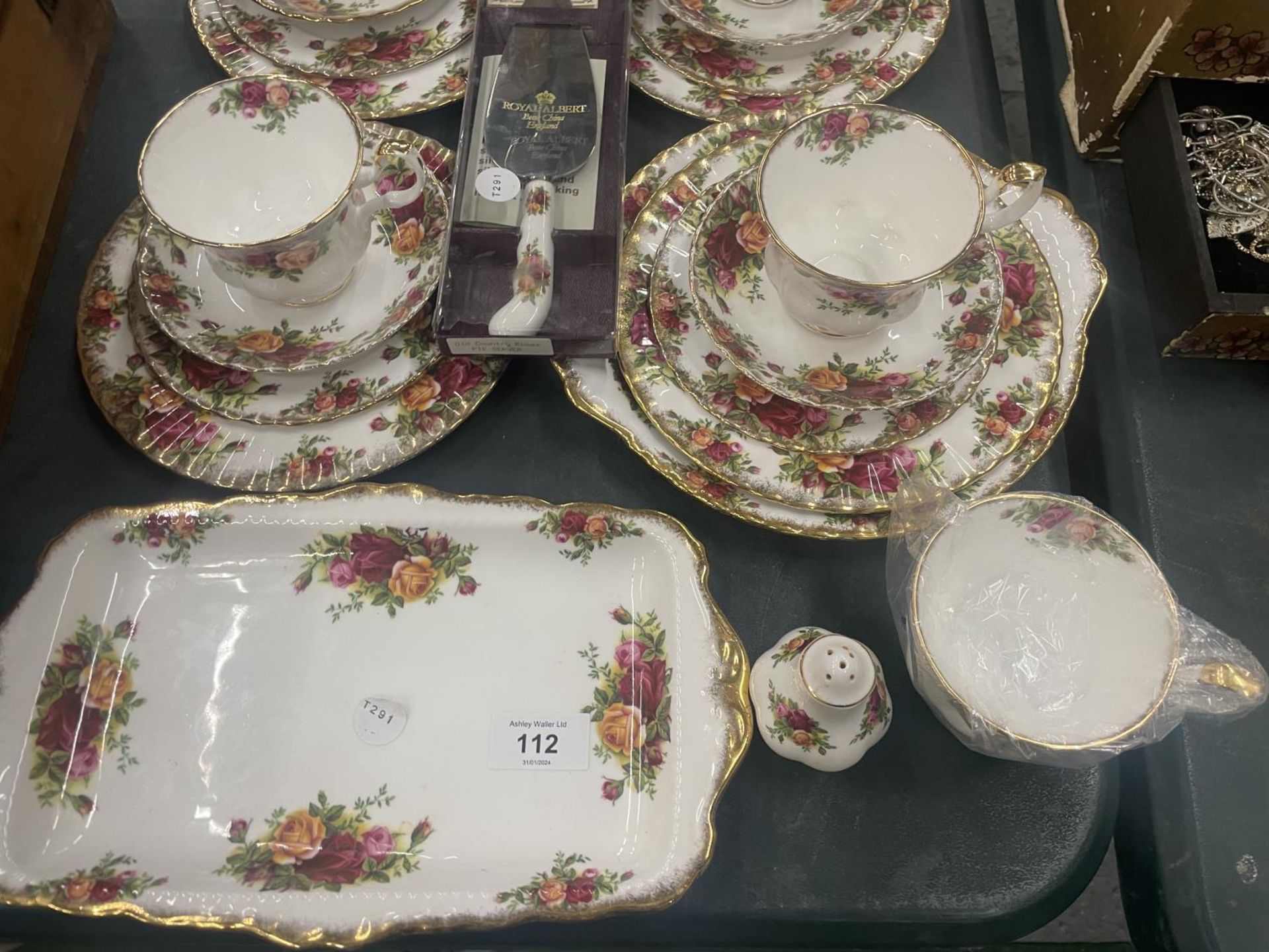 A QUANTITY OF ROYAL ALBERT 'OLD COOUNTRY ROSES' TO INCLUDE A SANDWICH PLATE, CUPS, SAUCERS, SIDE - Image 2 of 4