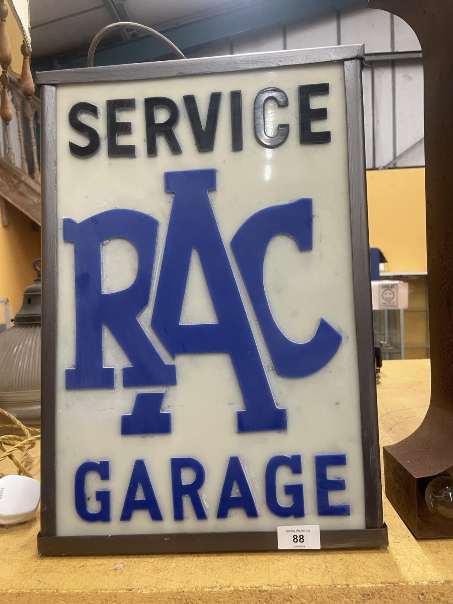 AN RAC SERVICE GARAGE ILLUMINATED LIGHT BOX SIGN - Image 2 of 4