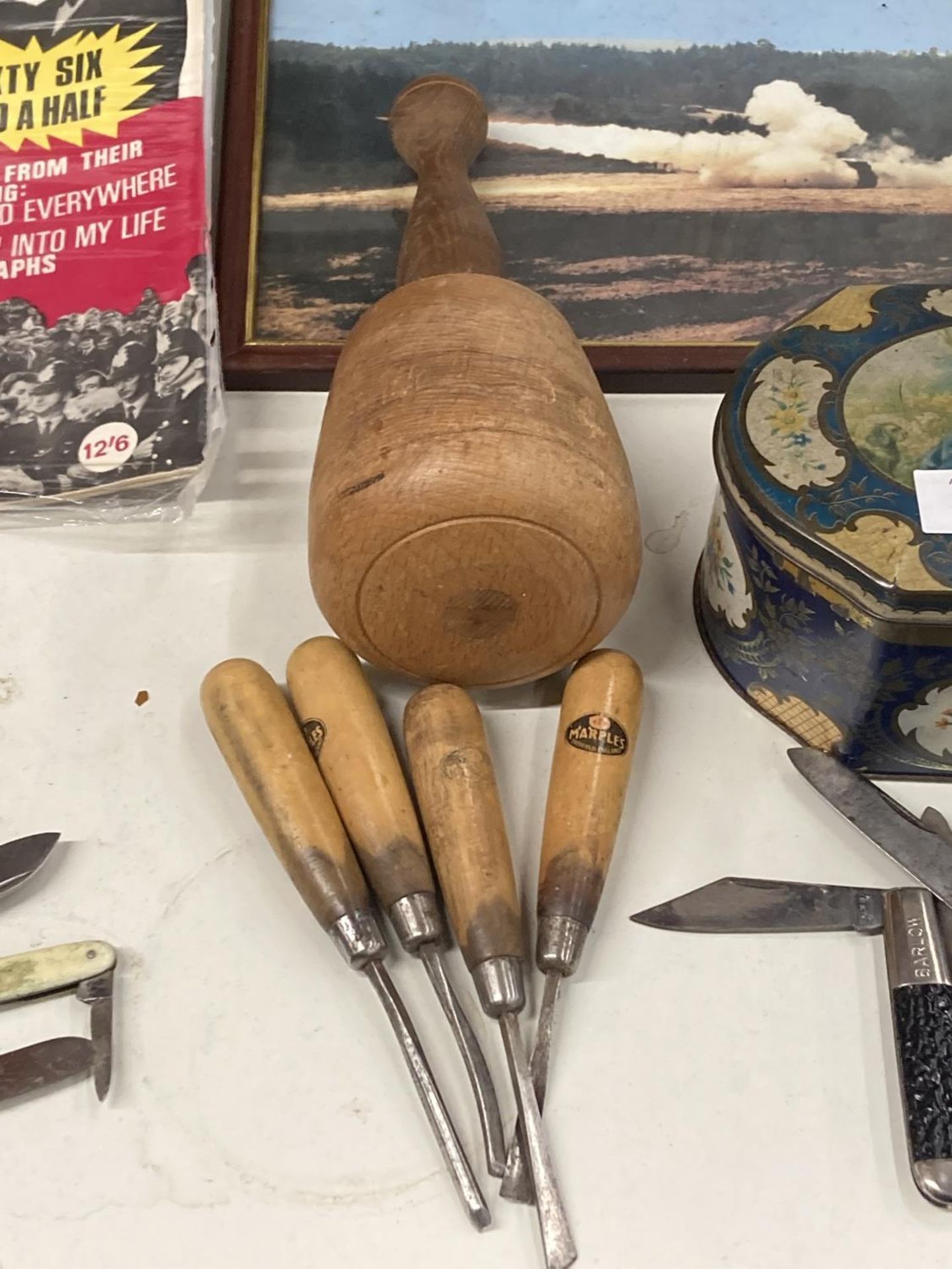 A QUANTITY OF VINTAGE 'MARPLES' WOODEN HANDLED HAND TOOLS PLUS A MALLET - Image 3 of 3