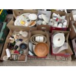 AN ASSORTMENT OF HOUSEHOLD CLEARANCE ITEMS