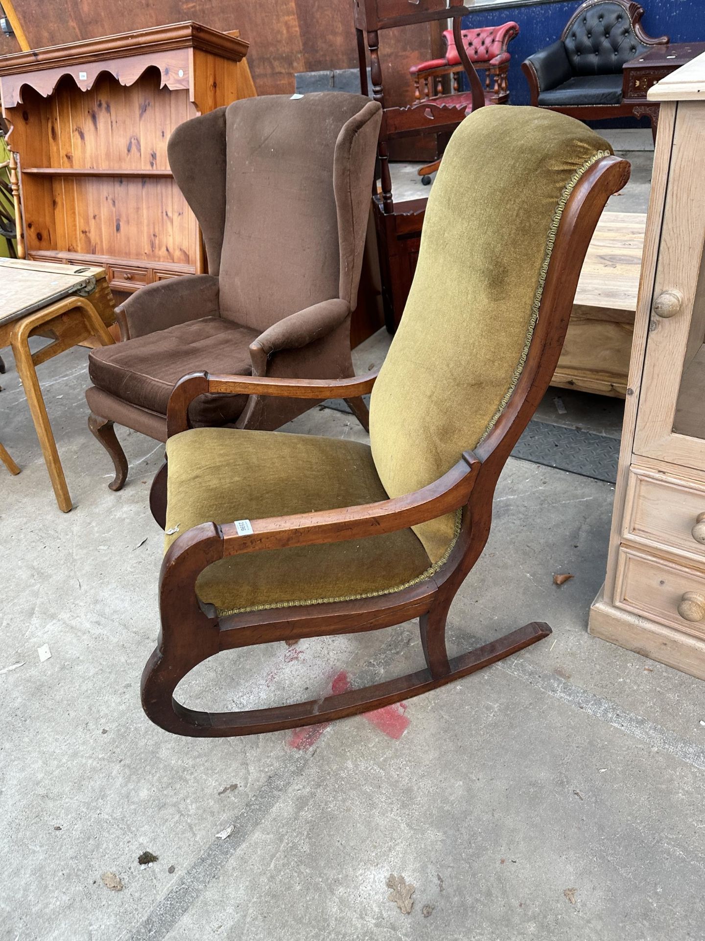 A VICTORIAN MAHOGANY ROCKING CHAIR - Image 4 of 4