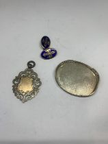 A HALLMARKED CHESTER SILVR MEDAL, LONDON MINIATURE TRAY AND A BIRMINGHAM ENAMELLED CUFF LINK