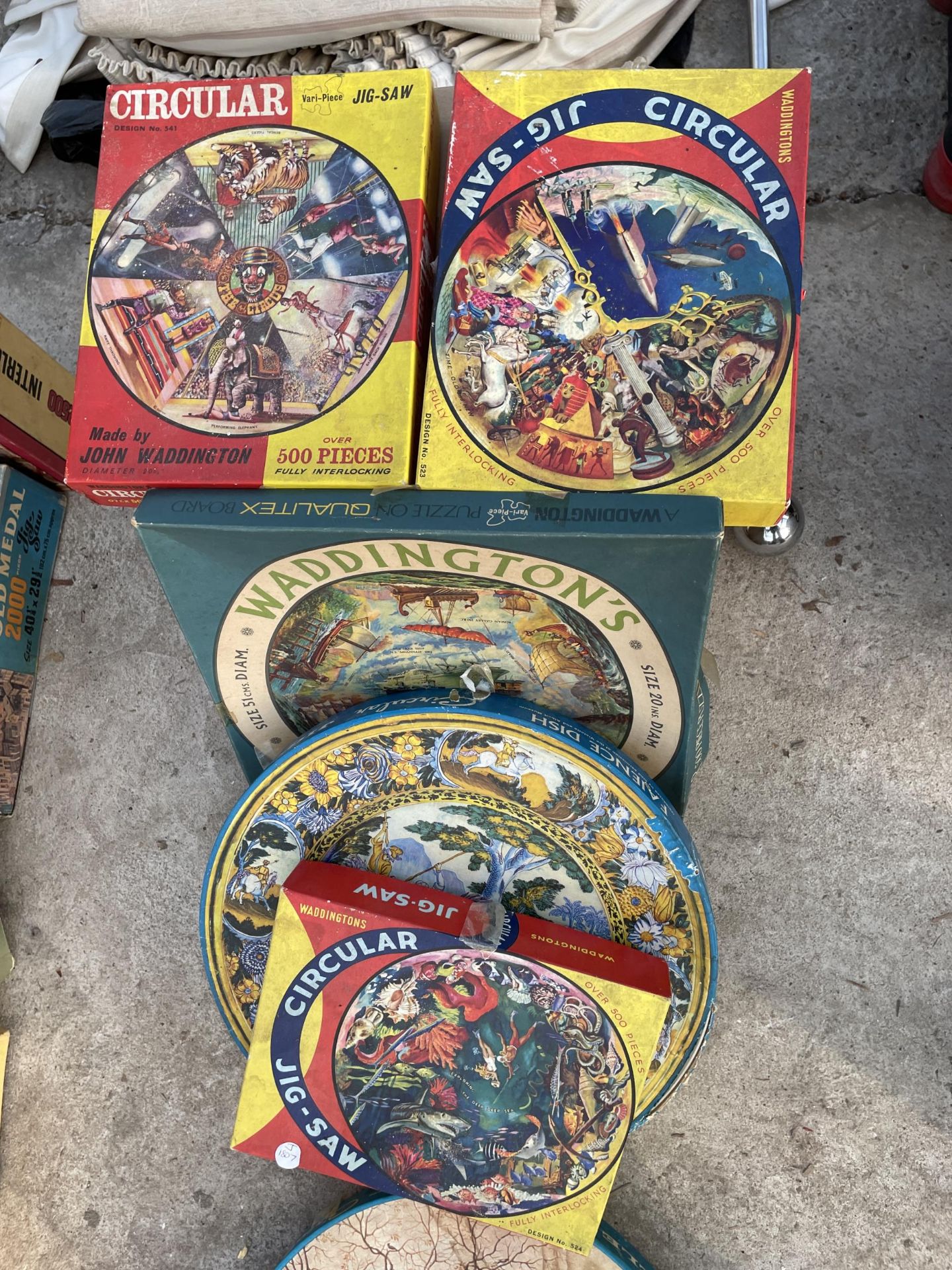 AN ASSORTMENT OF VARIOUS VINTAGE JIGSAW PUZZLES - Image 2 of 3
