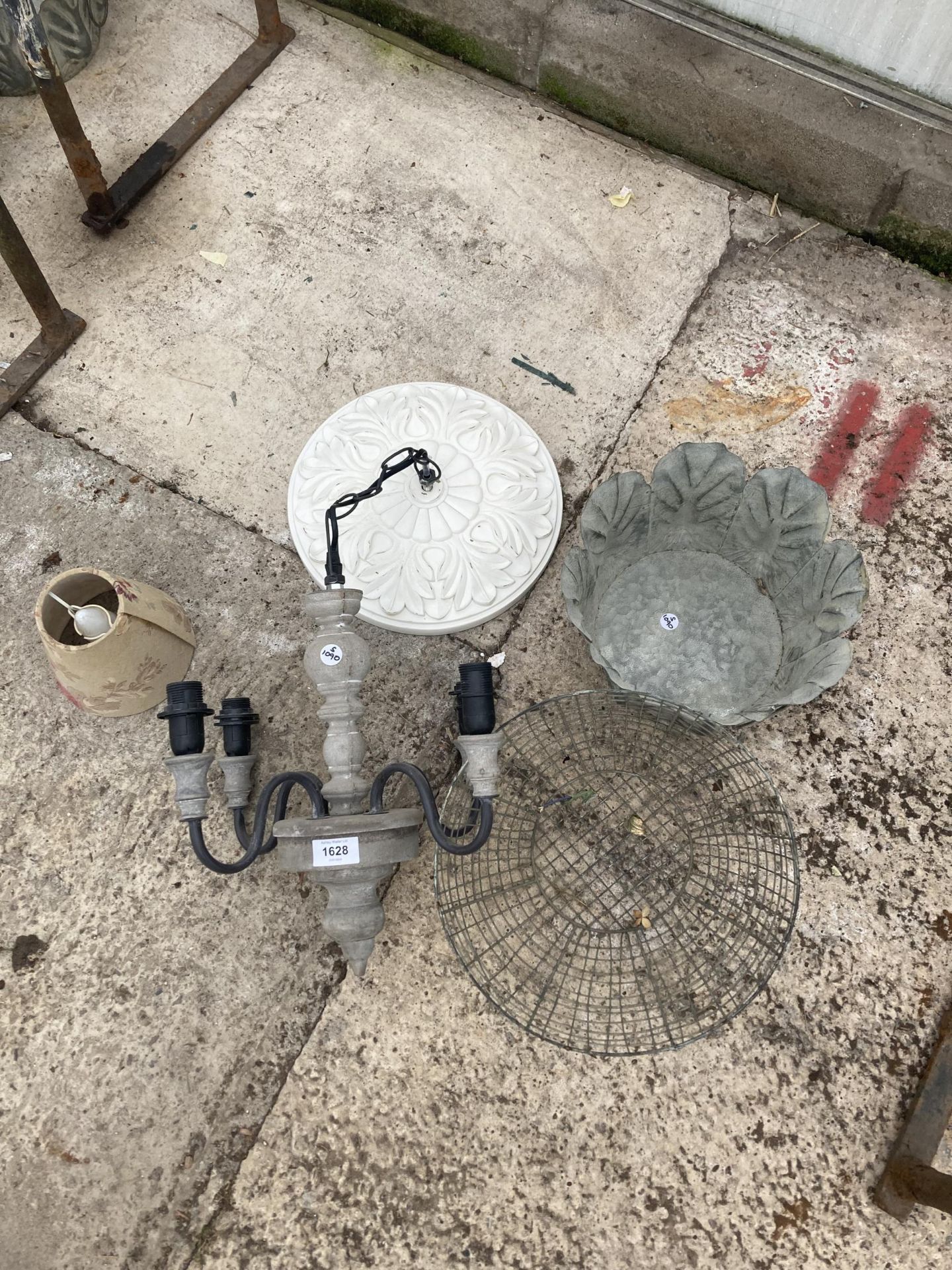 AN ASSORTMENT OF ITEMS TO INCLUDE A LIGHT FITTING AND PLANTERS ETC