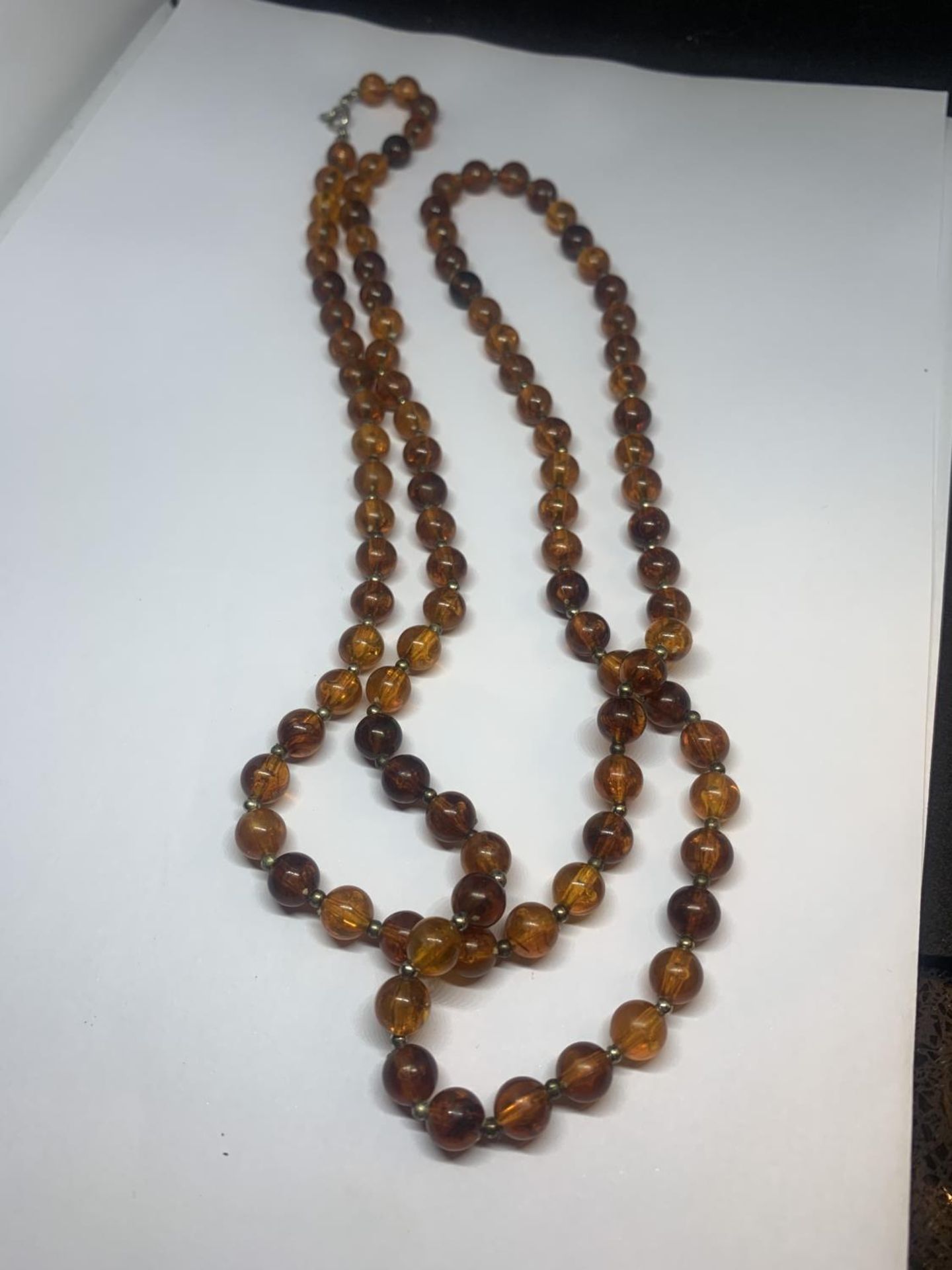 AN AMBER NECKLACE