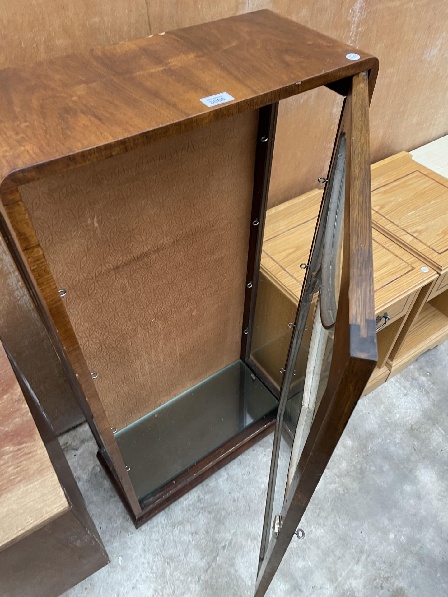 AN ART DECO SHINY WALNUT CHINA CABINET, 22" WIDE - Image 3 of 3