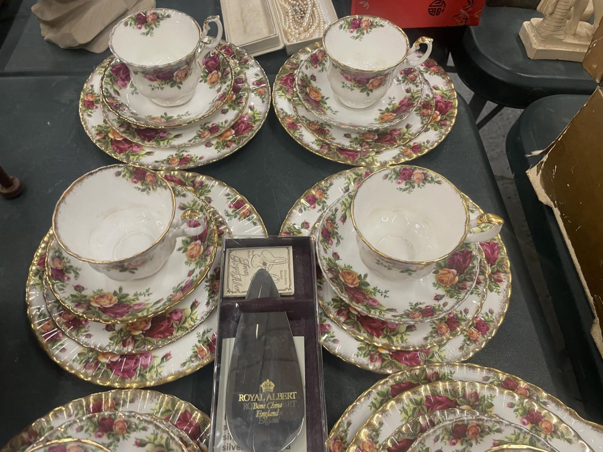 A QUANTITY OF ROYAL ALBERT 'OLD COOUNTRY ROSES' TO INCLUDE A SANDWICH PLATE, CUPS, SAUCERS, SIDE - Image 3 of 4