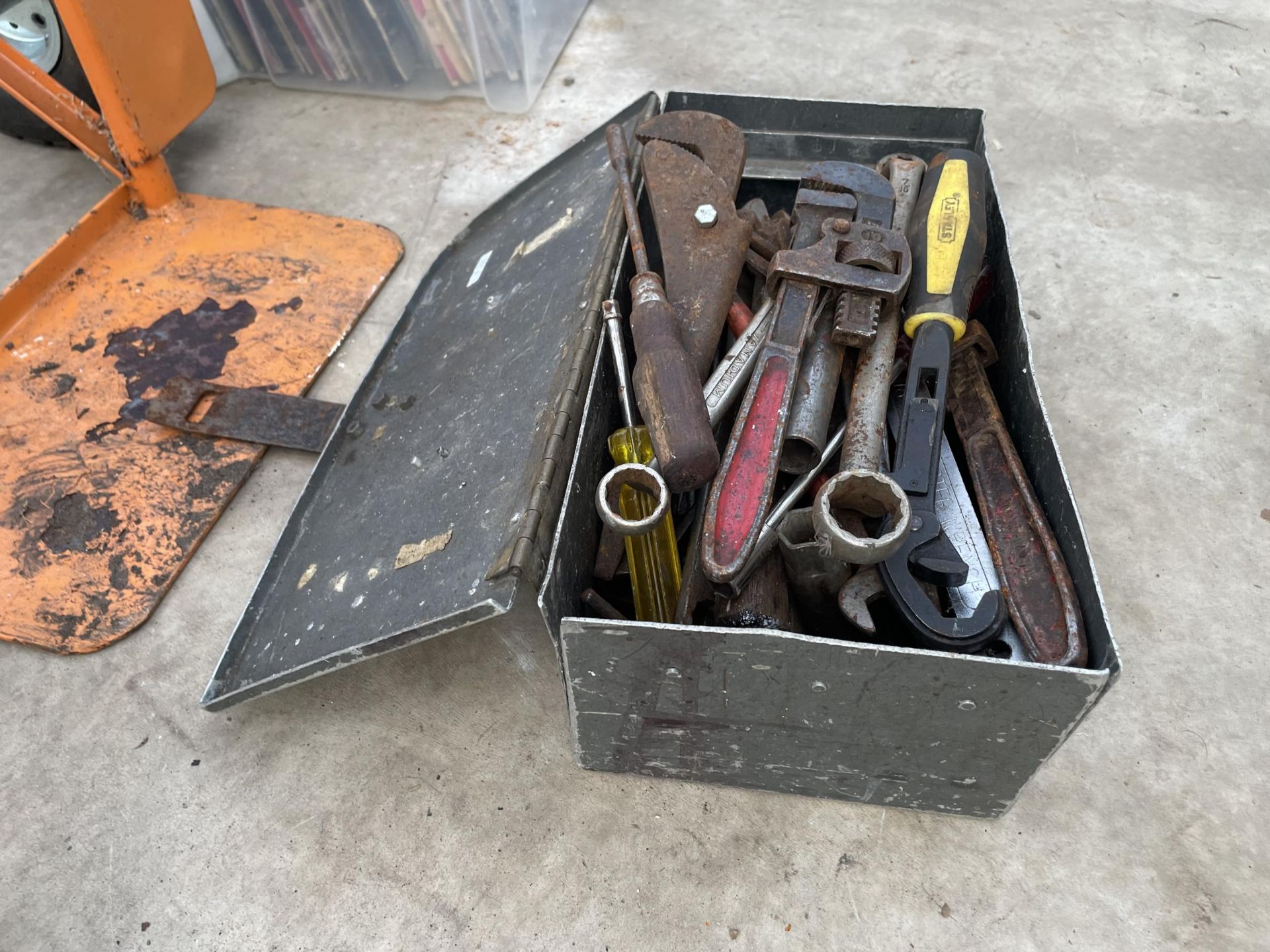 A METAL SACK TRUCK WITH RUBBER WHEELS AND A TOOL BOX CONTAINING VARIOUS SPANNERS ETC - Image 2 of 2