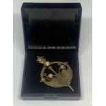 AN ARTS AND CRAFTS COPPER BROOCH IN A PRESENTATION BOX