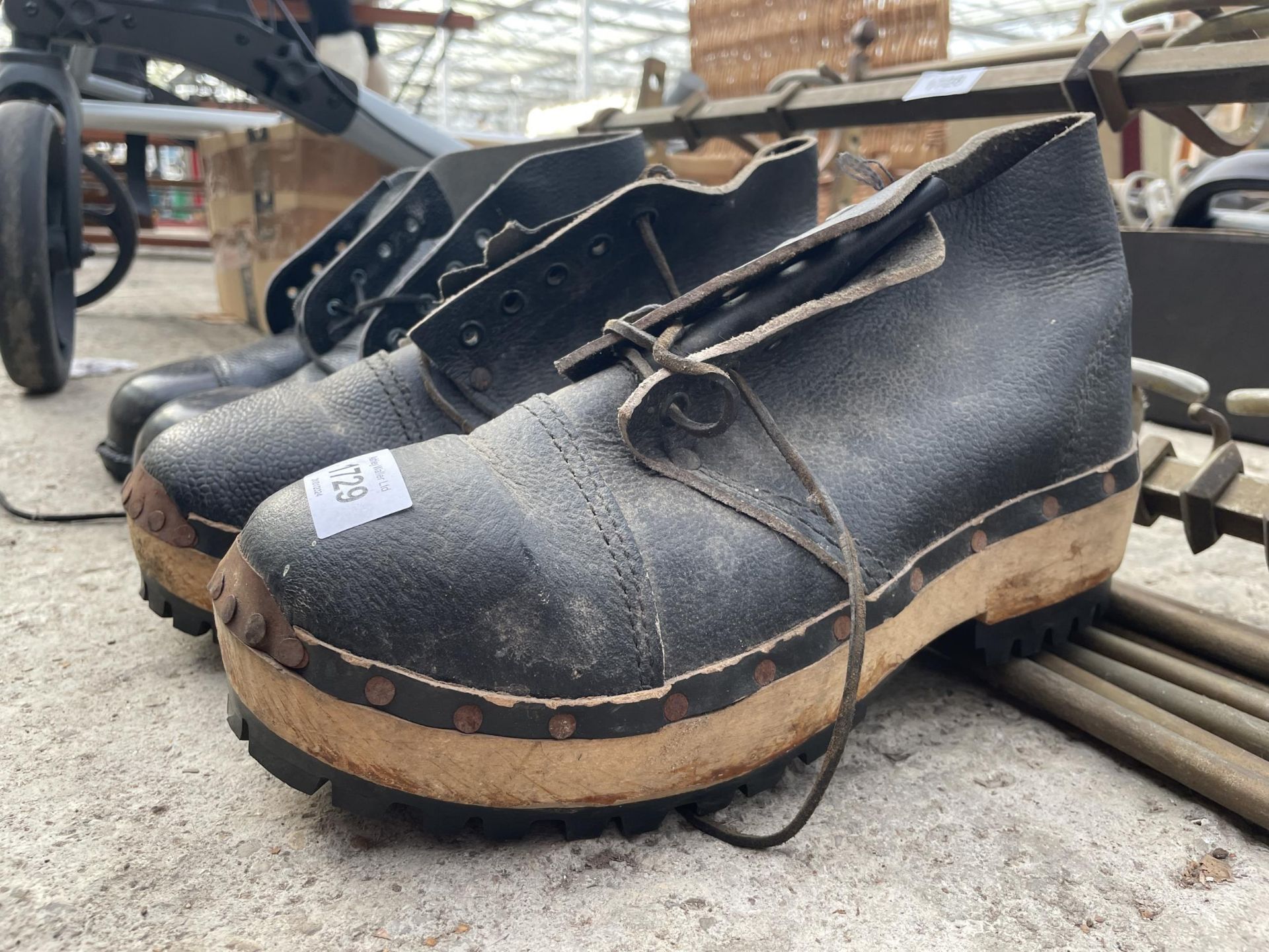 TWO PAIRS OF VINTAGE BELIEVED BRITISH COAL ISSUED BOOTS - Bild 2 aus 3