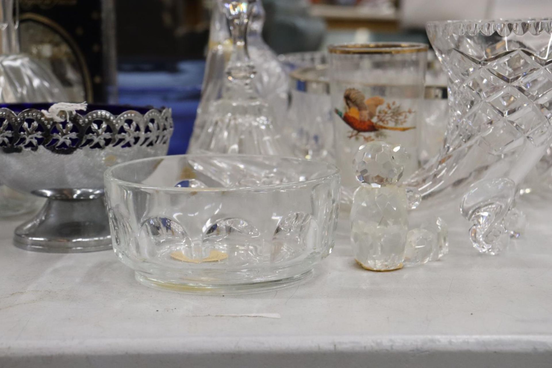 A QUANTITY OF GLASSWARE TO INCLUDE BOWLS, SCENT BURNER, BELL, SUGAR BOWL, ETC., - Image 2 of 5