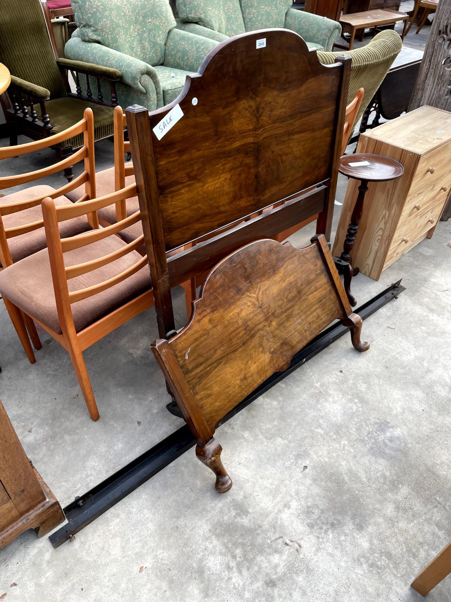 A MID 20TH CENTURY WALNUT SINGLE BEDSTEAD ON CABRIOLE LEGS