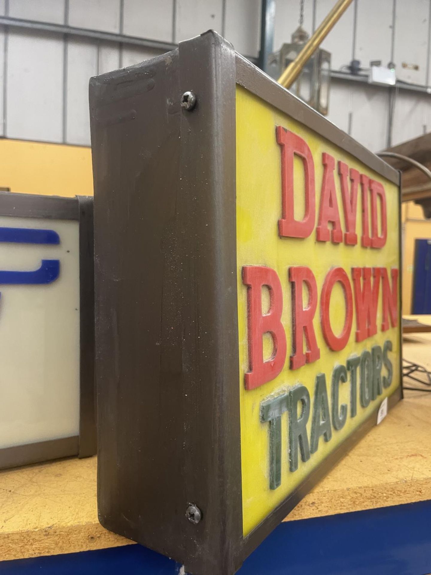A DAVID BROWN TRACTORS ILLUMINATED LIGHT BOX SIGN - Image 4 of 4