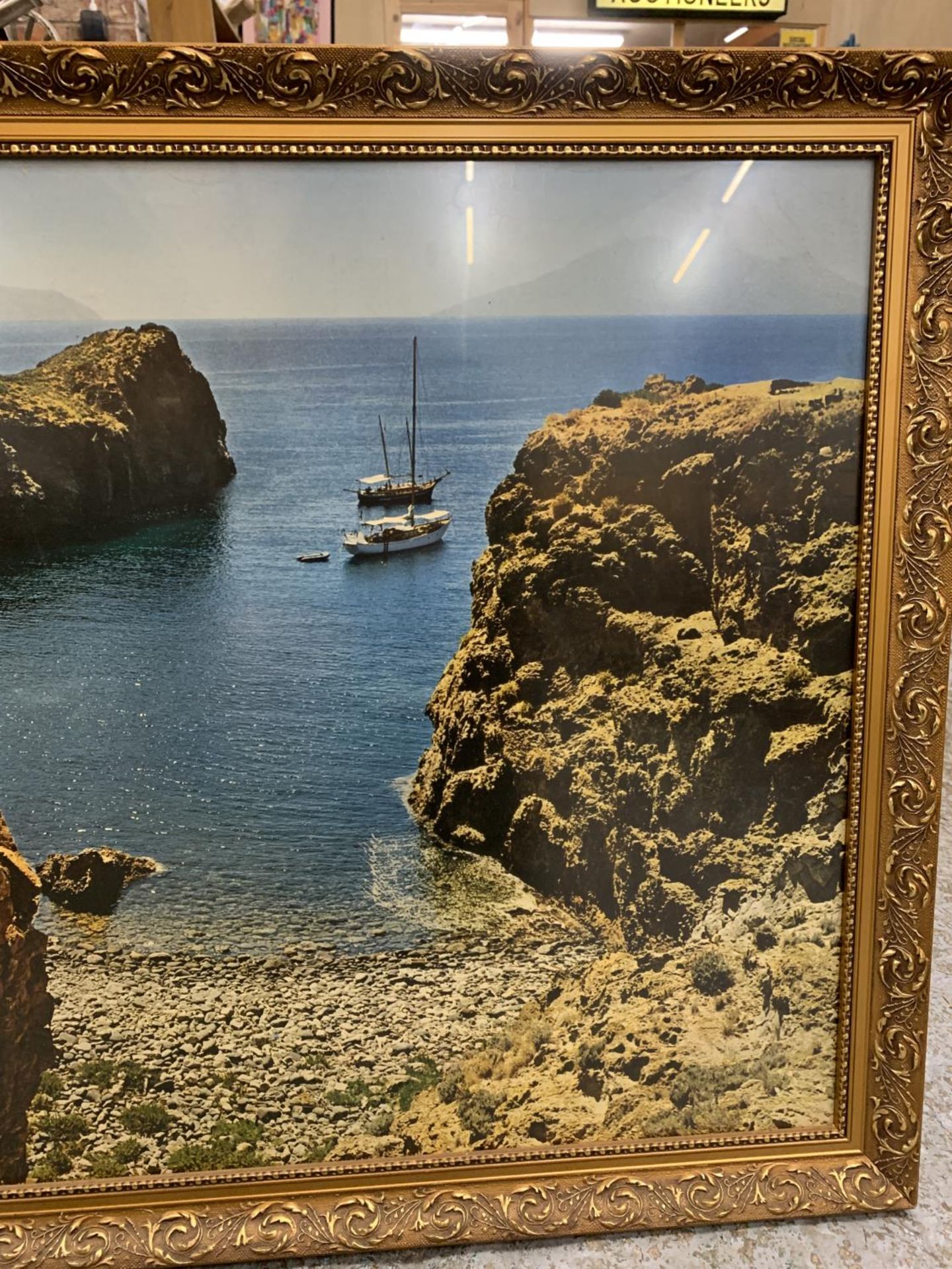 A LARGE FRAMED PRINT OF BOATS NEAR A BEACH - Image 7 of 7