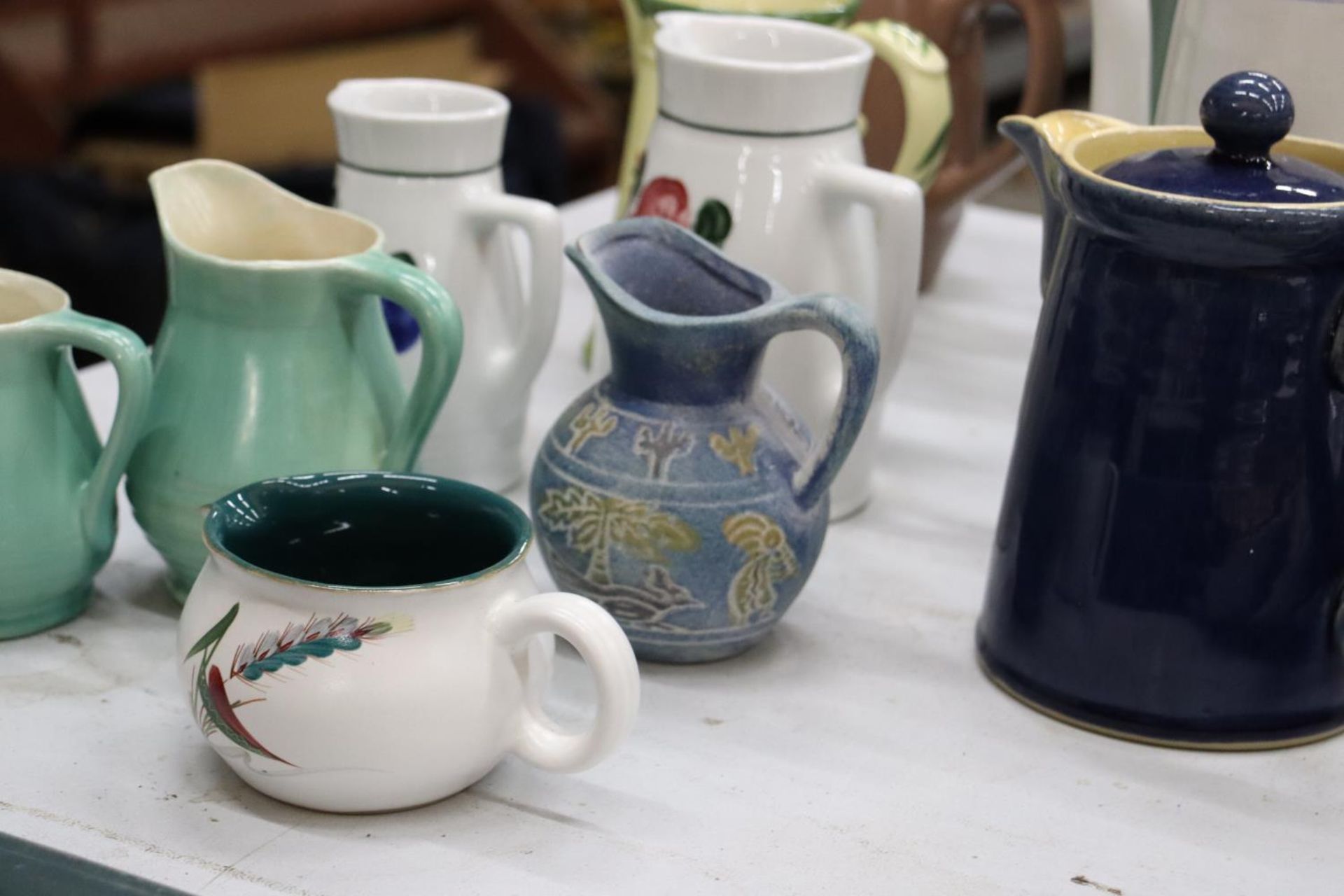 A COLLECTION OF JUGS AND COFFEE POTS TO INCLUDE DENBY, ETC - Image 5 of 5