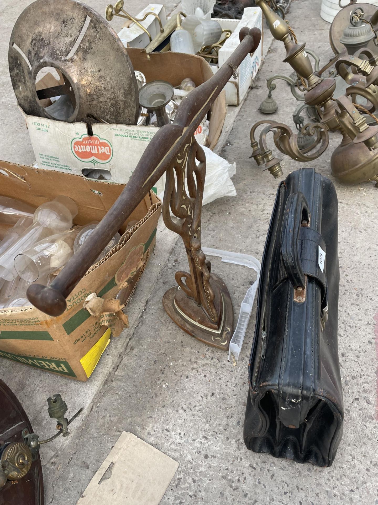 A VINTAGE LEATHER BRIEFCASE AND A TREEN CARVED FIGURE - Image 2 of 2