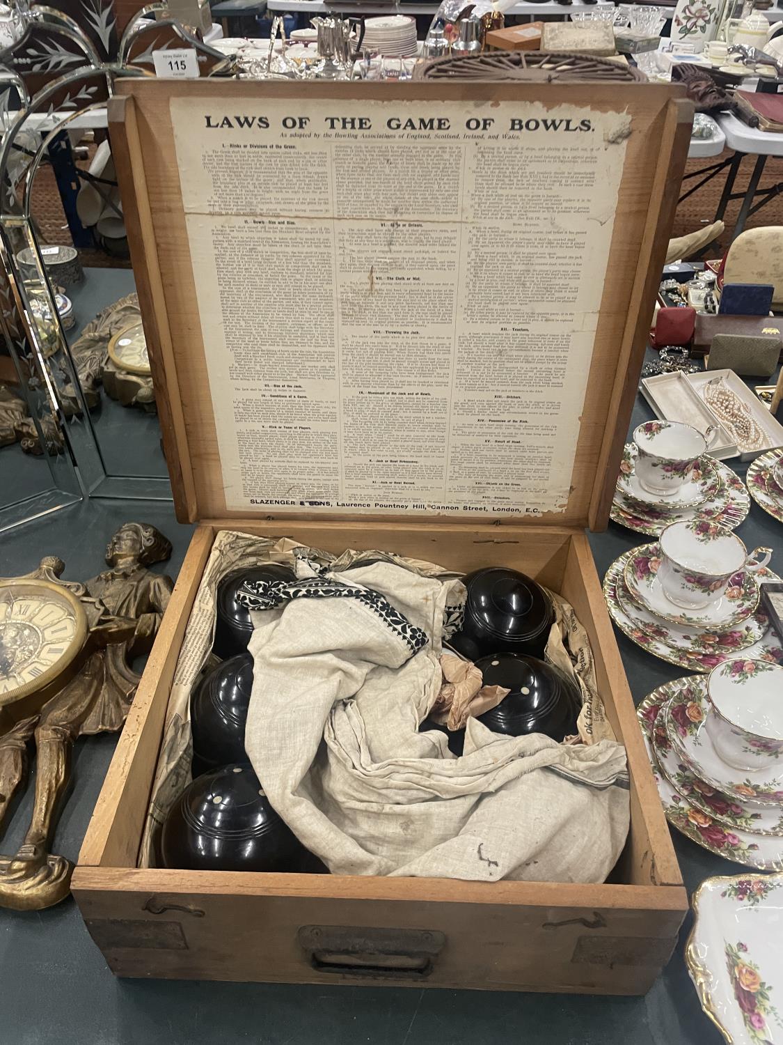 EIGHT VINTAGE BOWLS AND TWO JAQUES OF LONDON JACKS, IN A TYLDESLEY & HOLBROOK, MANCHESTER BOX