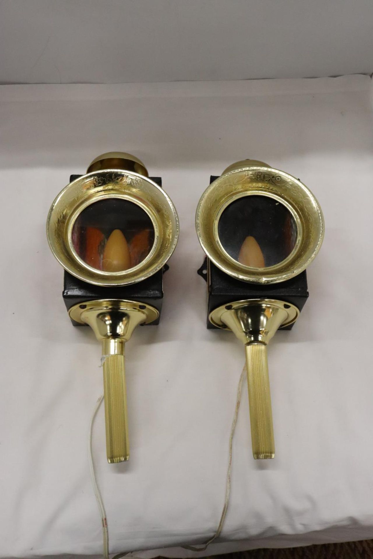 A PAIR OF MODERN ELECTRIC COACHING LAMPS