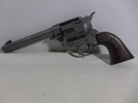 A NON FIRING REPLICA COLT SINGLE ACTION ARMY 45 REVOLVER, 14CM BAREL, LENGTH 27CM