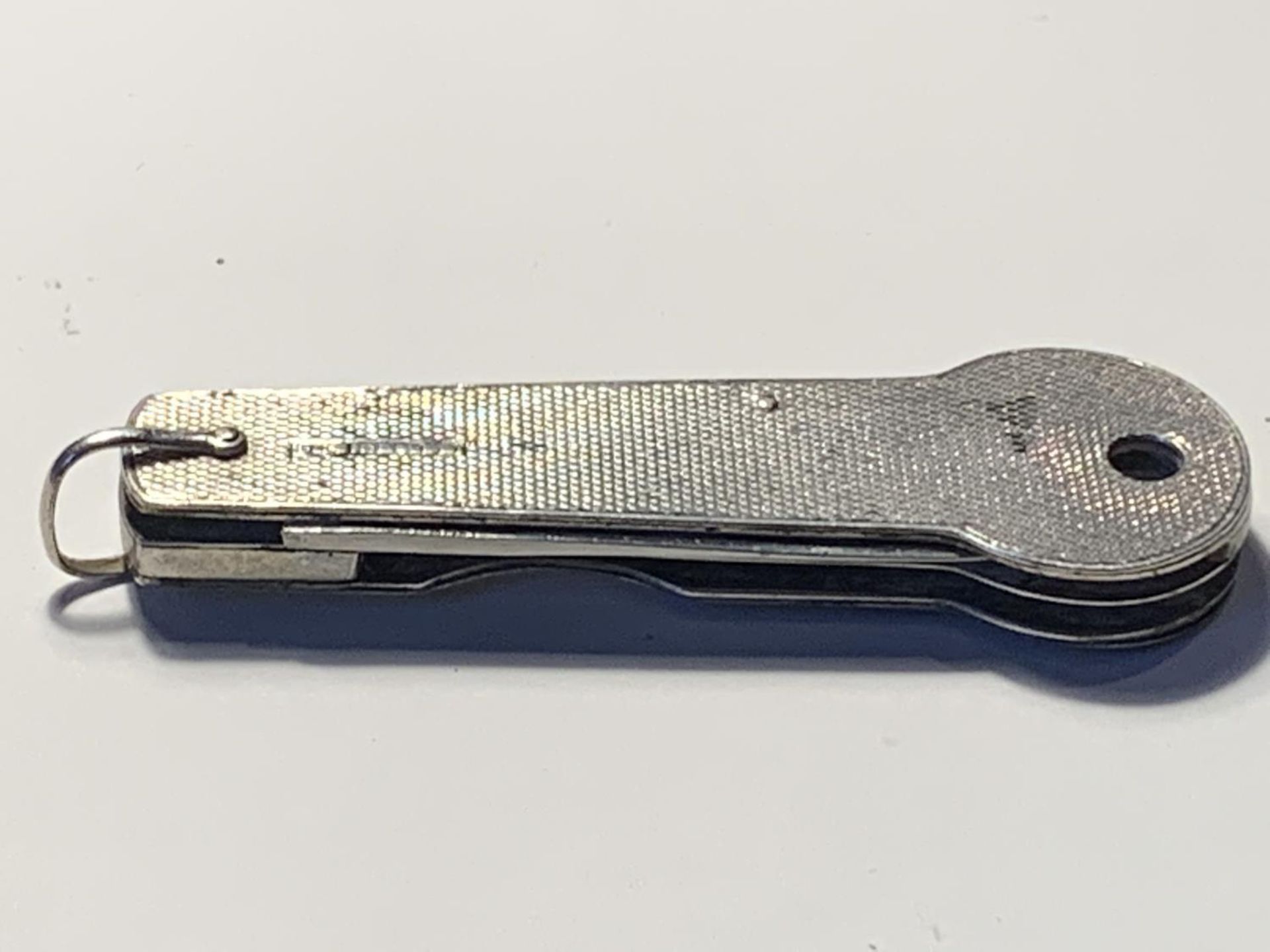 A HALLMARKED LONDON SILVER POCKET KNIFE WITH ONE STAINLES STEEL BLADE - Image 4 of 4