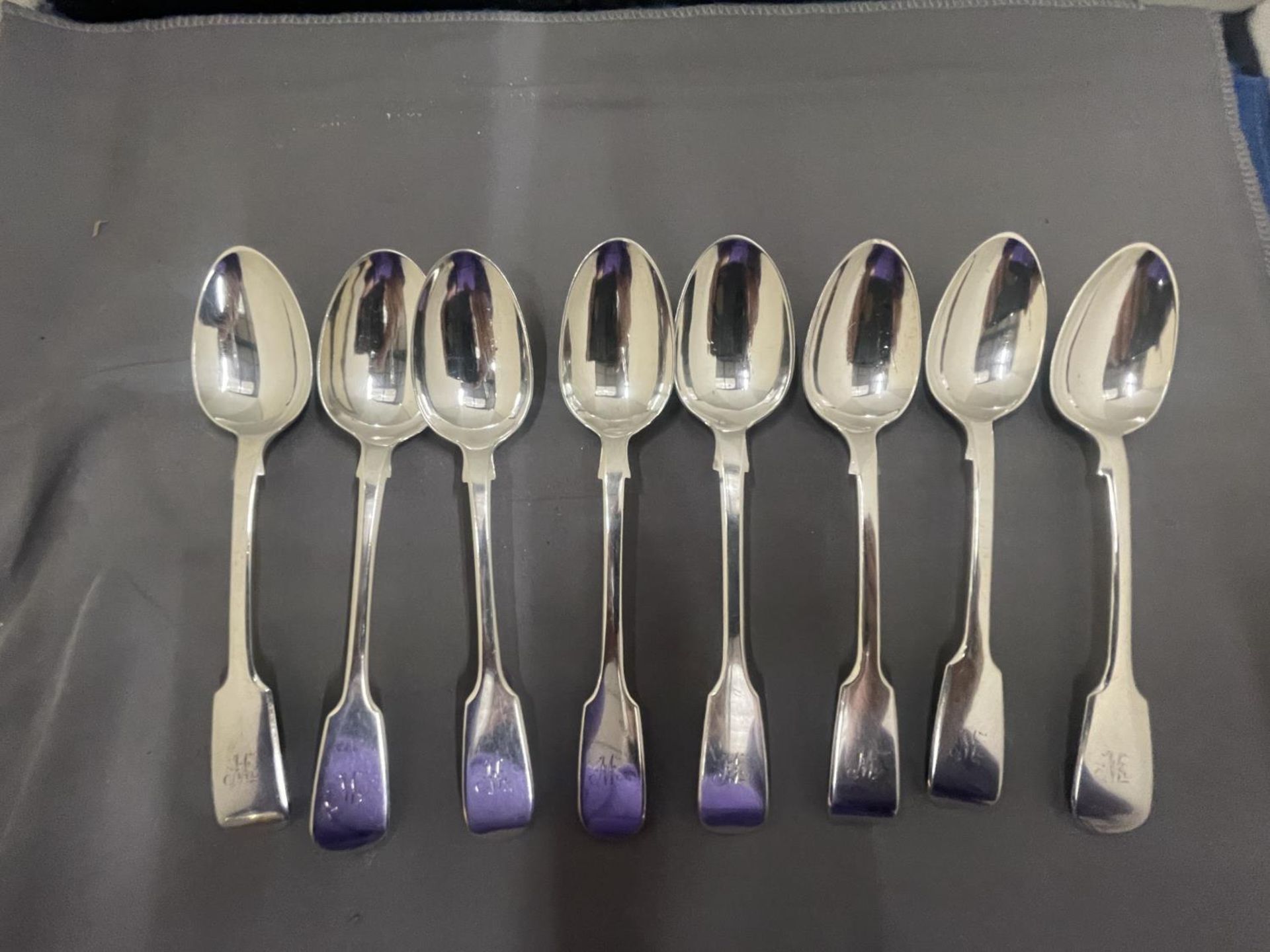 A SET OF EIGHT HALLMARKED LONDON TEA SPOONS GROSS WEIGHT 168 GRAMS - Image 2 of 8