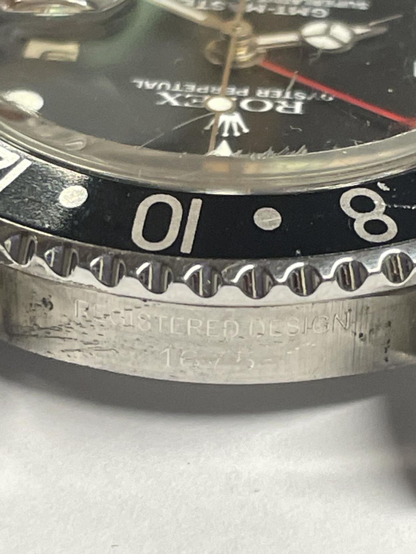 A RARE VINTAGE ROLEX GMT MASTER WITH POINTED CROWN GUARDS REF 1675 WITH EXTRAS TO INCLUDE A ROLEX - Image 11 of 18