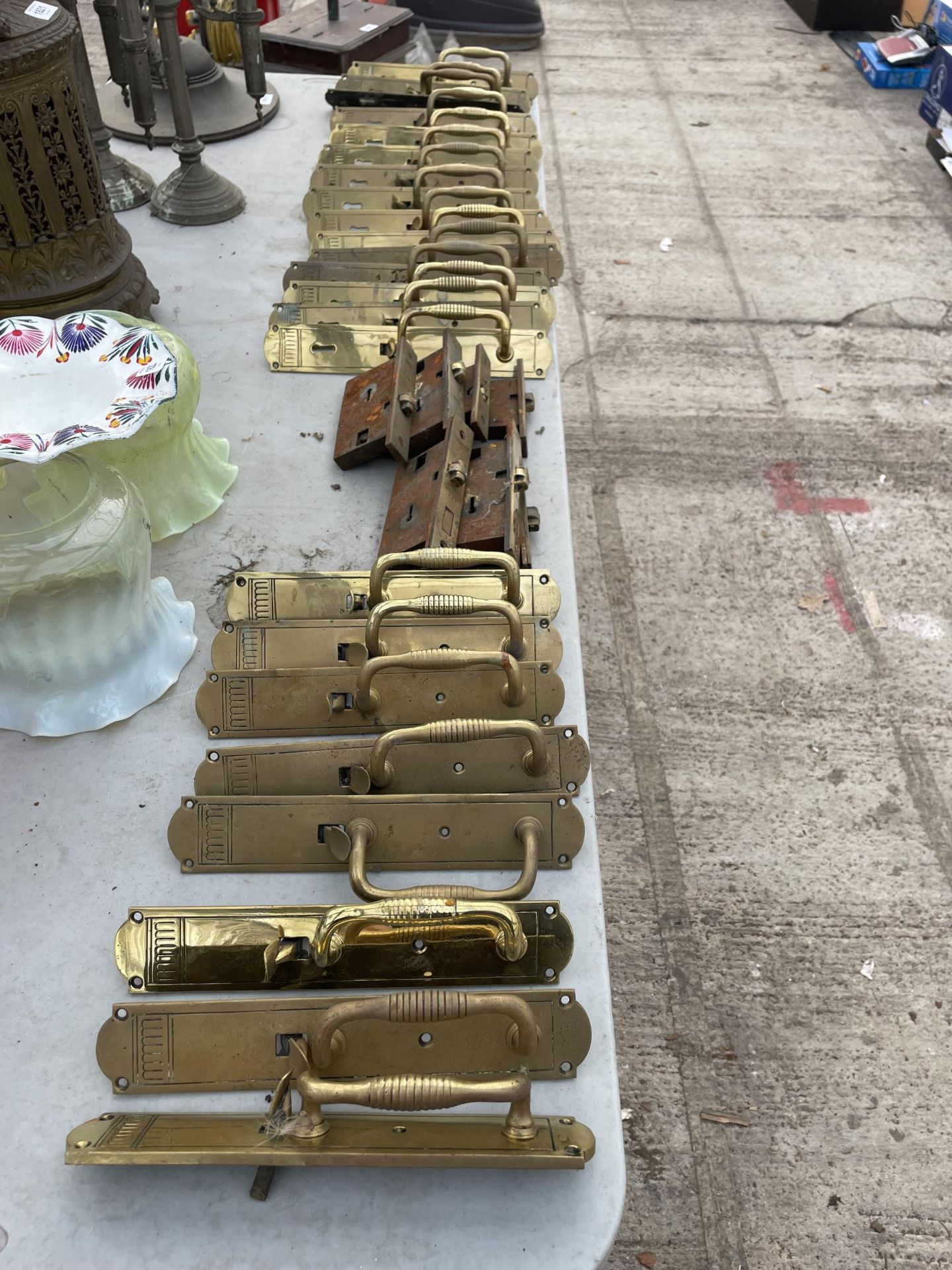 A LARGE QUANTITY OF GOOD QUALITY VINTAGE BRASS DOOR HANDLES AND LOCKS