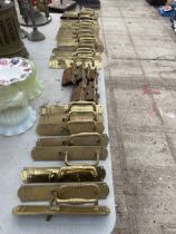 A LARGE QUANTITY OF GOOD QUALITY VINTAGE BRASS DOOR HANDLES AND LOCKS