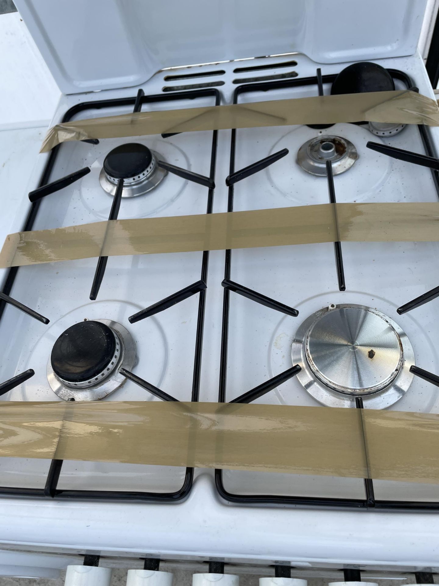 A WHITE FREESTANDING FLAVEL CASCADE 50 GAS OVEN AND HOB - Bild 3 aus 4