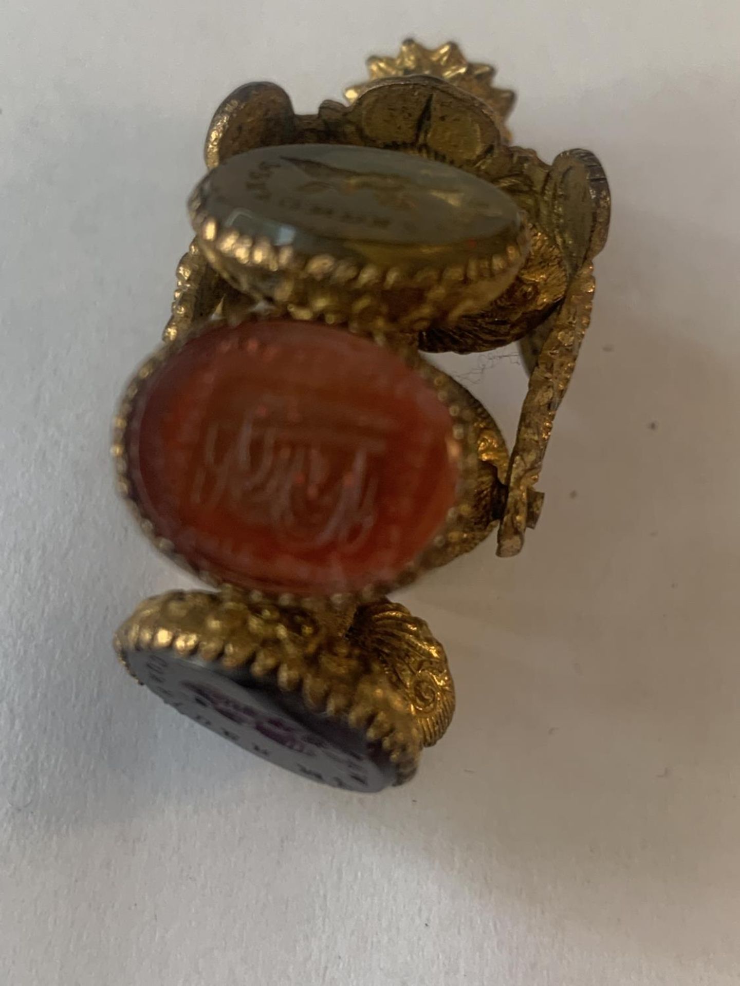 TWO VINTAGE WAX SEALS ONE A SPINNING WHEEL WITH SIX INDIVIDUAL MATRICES EACH ONE SHOWING A DIFFERENT - Image 5 of 5