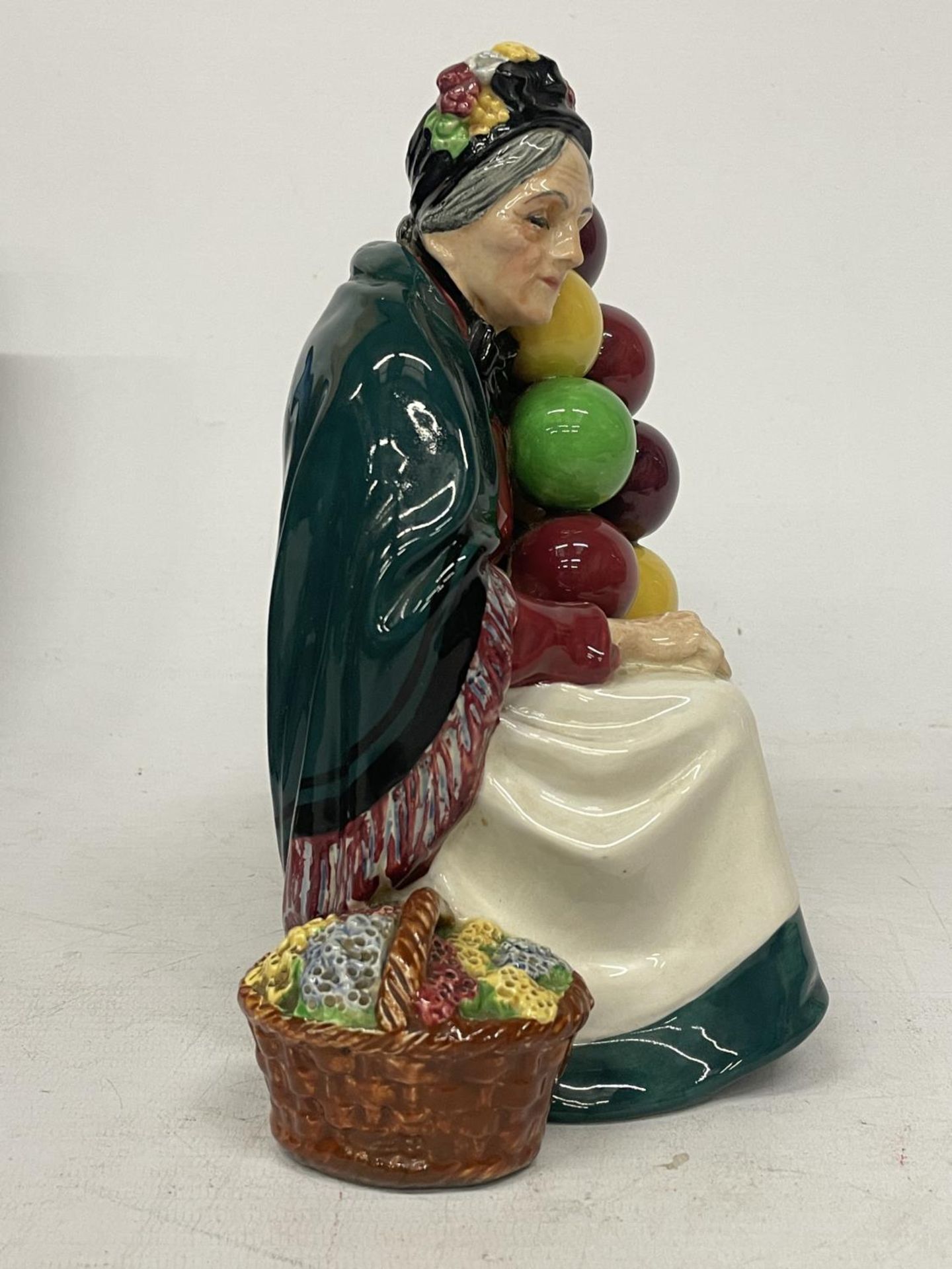 A ROYAL DOULTON FIGURE OF "THE OLD BALLOON SELLER" HN 1315 - Image 2 of 5