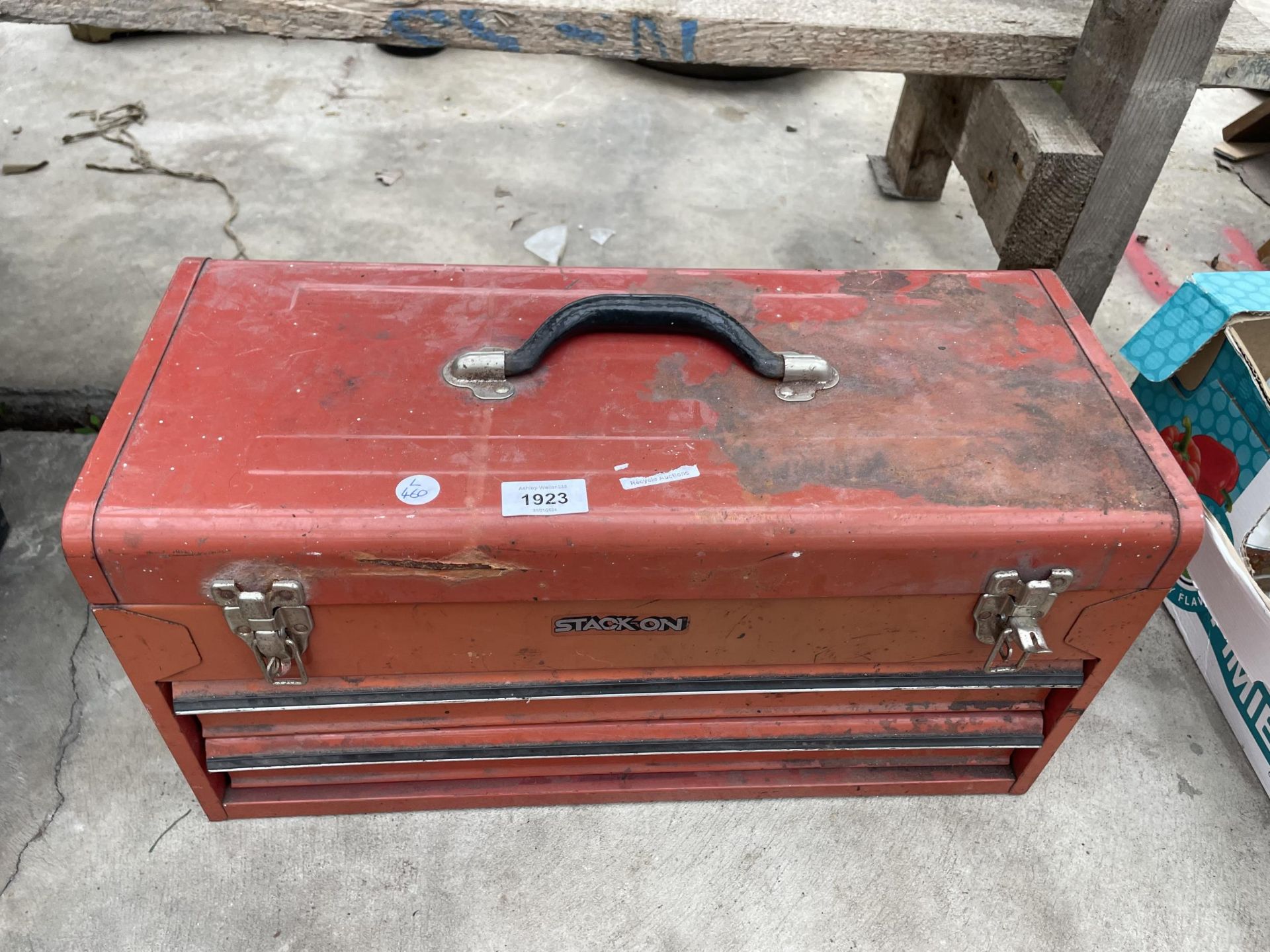 A RED METAL STACK ON TOOL BOX - Image 2 of 2