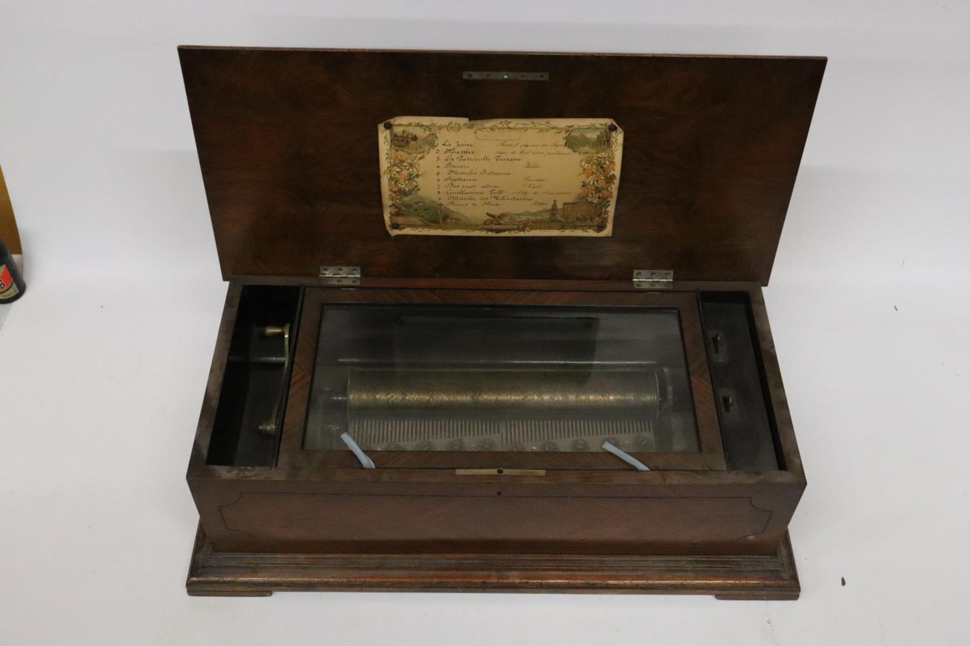A LATE 19TH CENTURY ROSEWOOD CASED MUSIC BOX WITH TEN AIRS - 66CM (W), 33CM (D), 21CM (H) - SPRING - Bild 2 aus 9