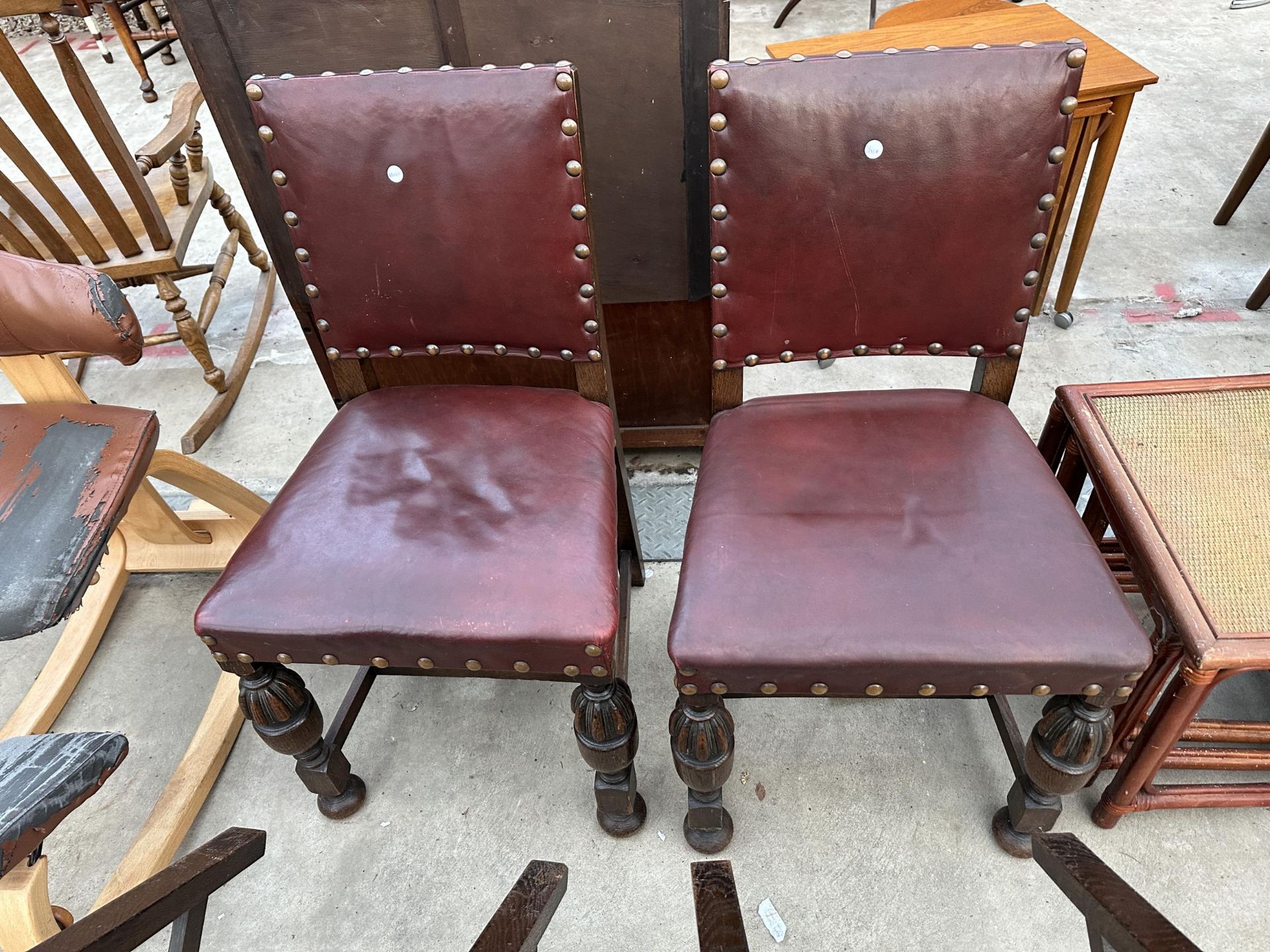 A SET OF FOUR OAK EARLY 20TH CENTURY JACOBEAN STYLE CHAIRS - Image 5 of 5