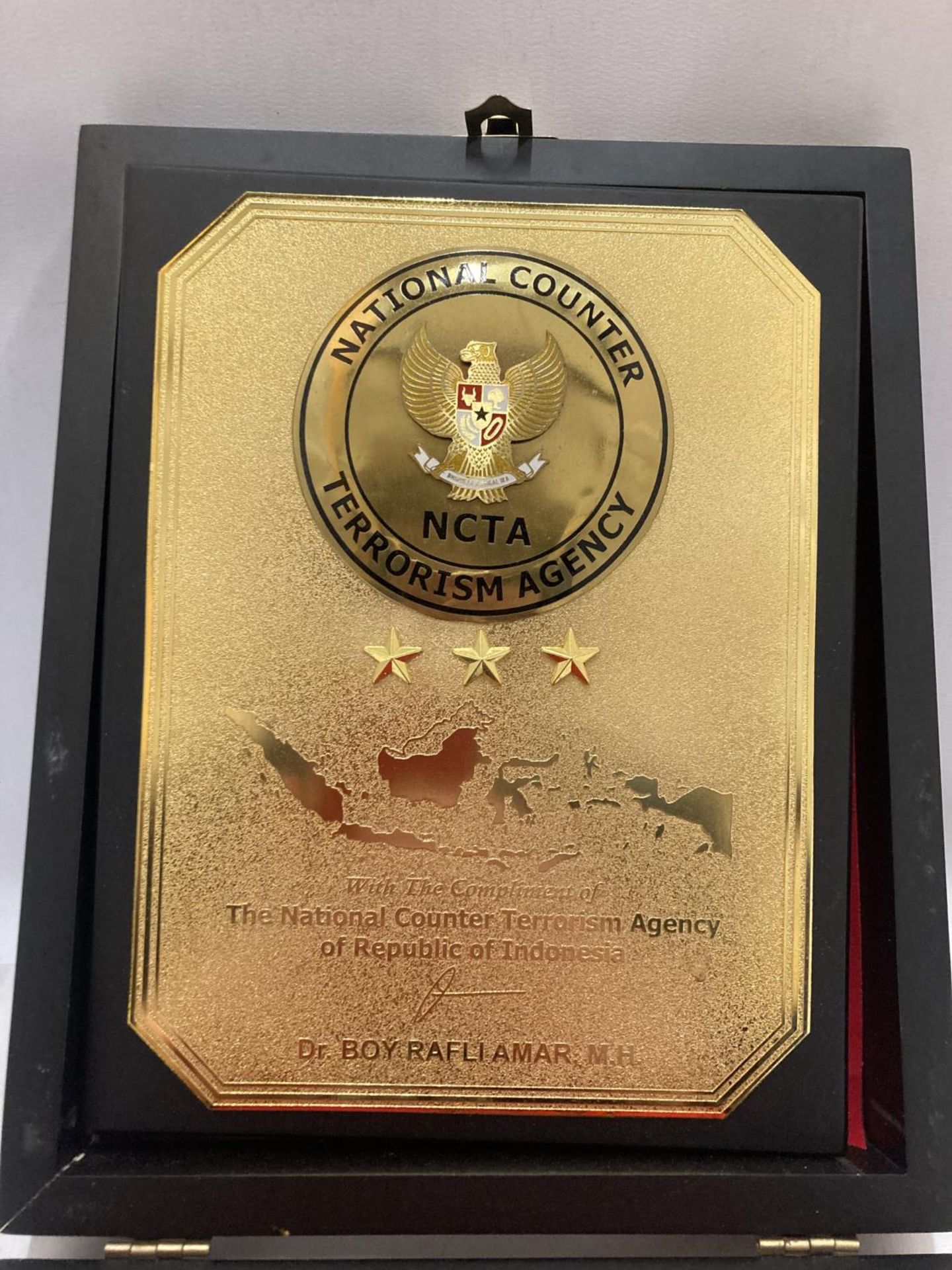 A CASED REPUBLIC OF INDONESIA COUNTER TERRORISM AGENCY AWARD - Image 2 of 3