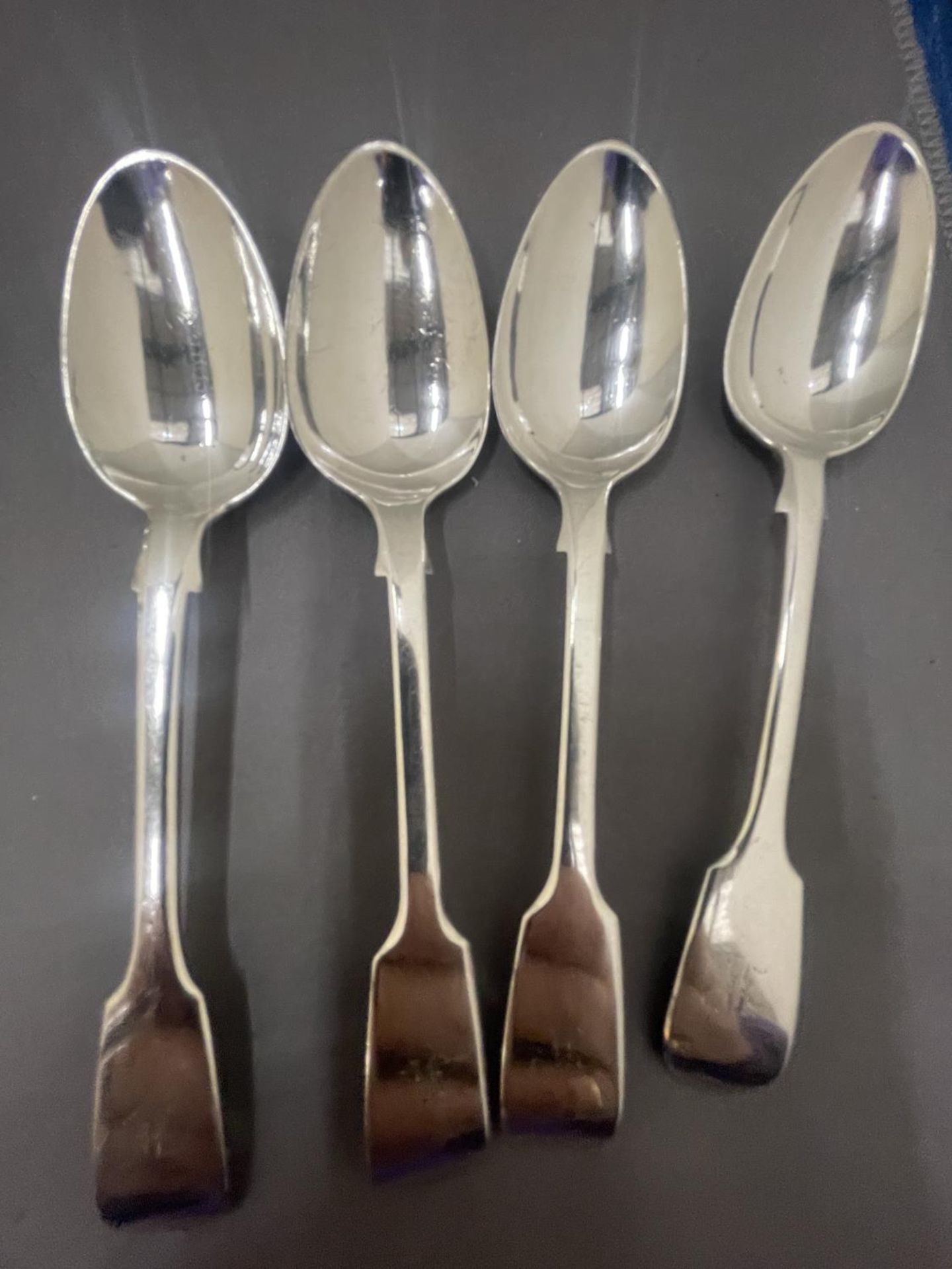 A SET OF EIGHT HALLMARKED LONDON TEA SPOONS GROSS WEIGHT 168 GRAMS - Image 5 of 8