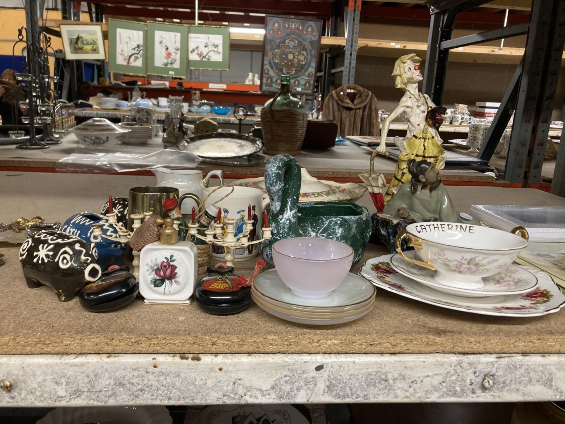 A MIXED LOT TO INCLUDE FIGURES, JUGS, BRASSWARE, LIDDED TUREEN, ETC.,