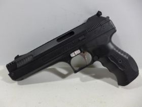 A BEEMAN P17 .177 CALIBRE AIR PISTOL, 19CM BARREL, LENGTH 23.5CM