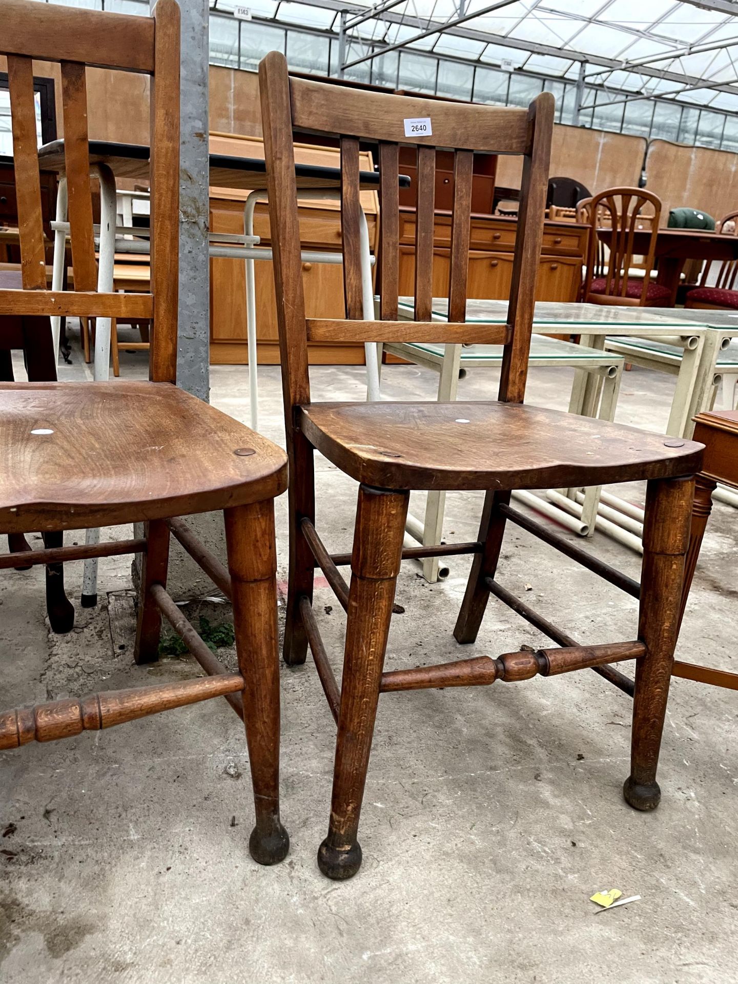 THREE ELM AND BEECH EARLY 20TH CENTURY DINING CHAIRS - Image 3 of 3