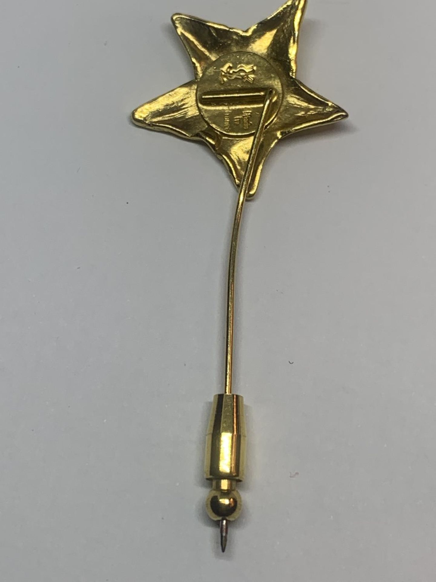 A YVES SAINT LAUREN GOLD PLATED PIN BROOCH - Image 2 of 3