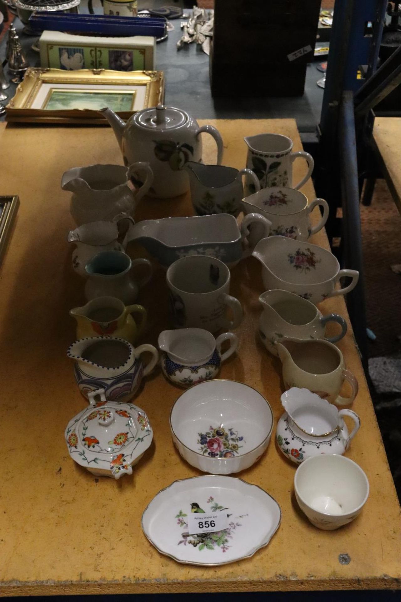 A LARGE COLLECTION OF CHINA AND CERAMIC JUGS TO INCLUDE ROYAL WORCESTER, SUSIE COOPER, AYNSLEY,