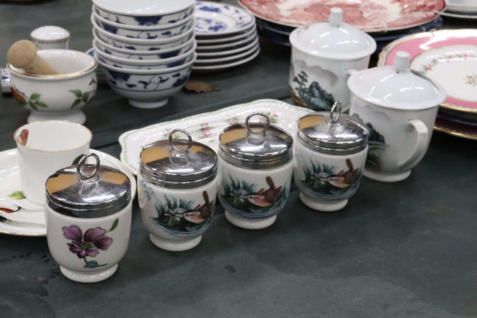 VARIOUS CERAMICS TO INCLUDE ROYAL WORCESTER EGG CODDLERS. - Image 2 of 6