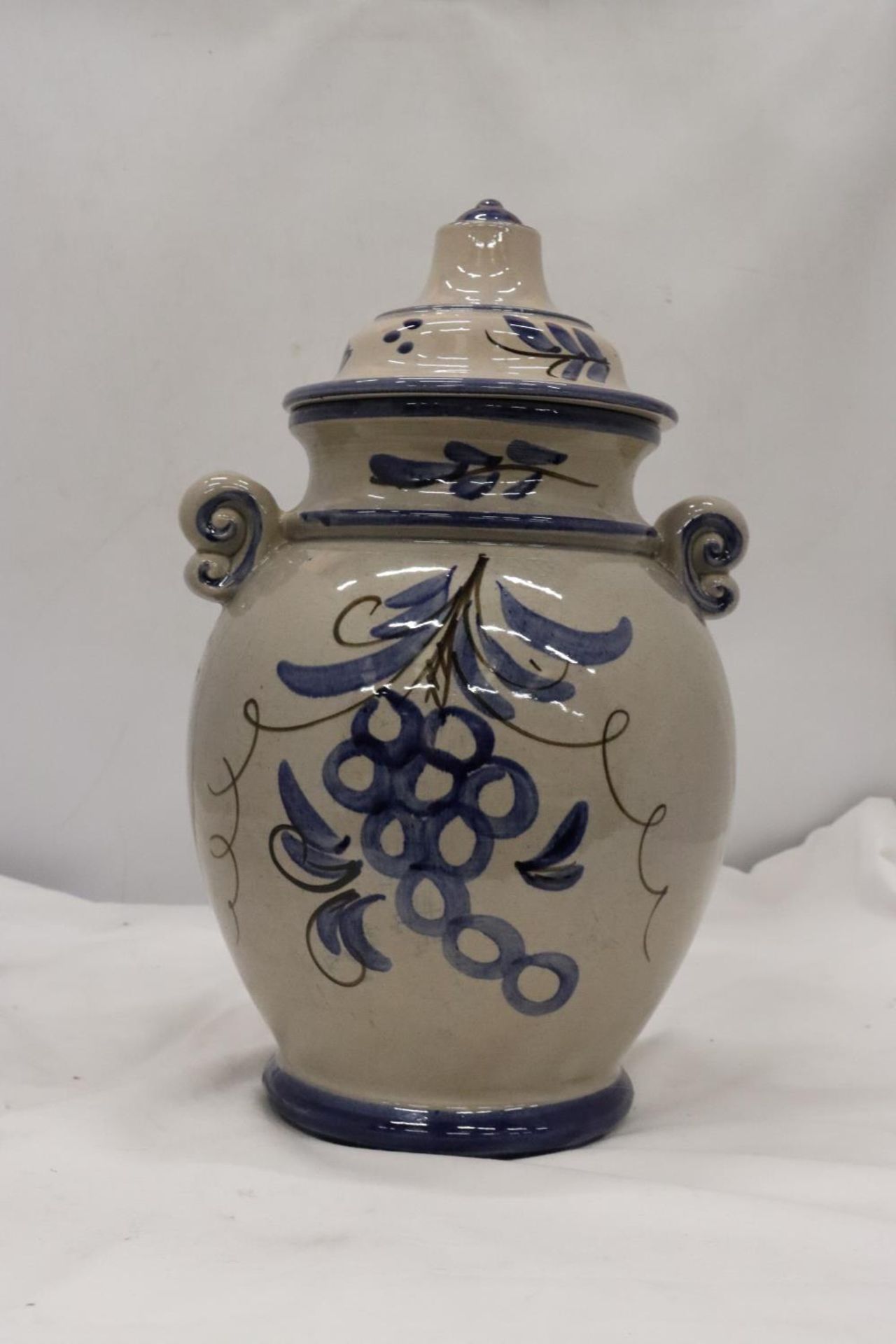A LARGE STONEWARE RUMTOPF, HEIGHT 37CM - Image 3 of 5