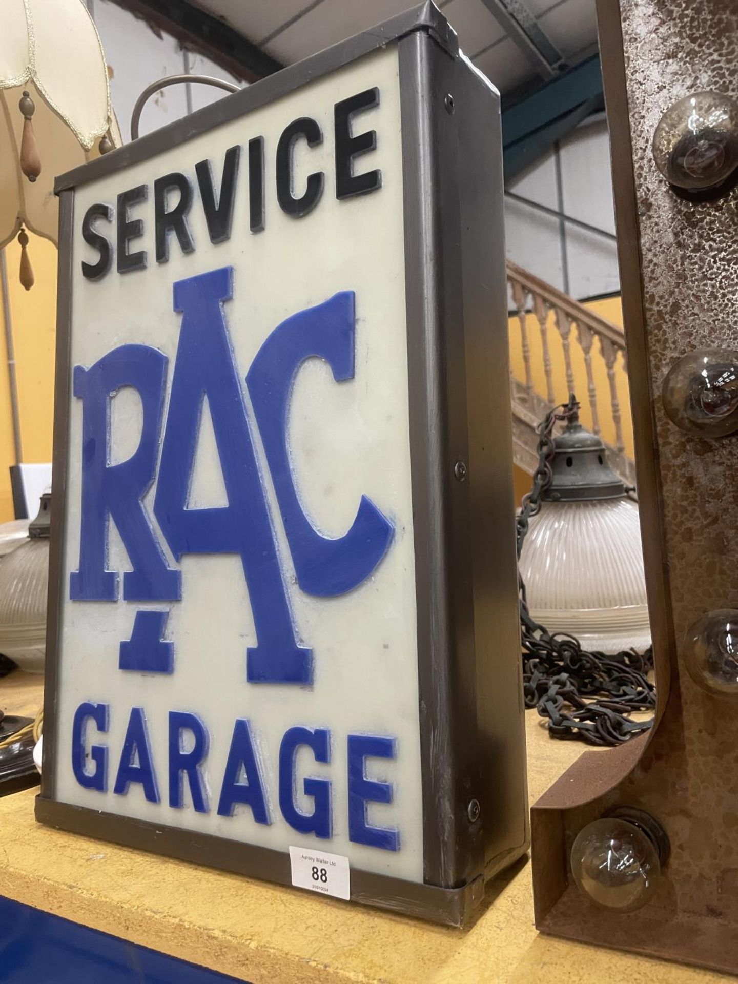 AN RAC SERVICE GARAGE ILLUMINATED LIGHT BOX SIGN - Image 4 of 4