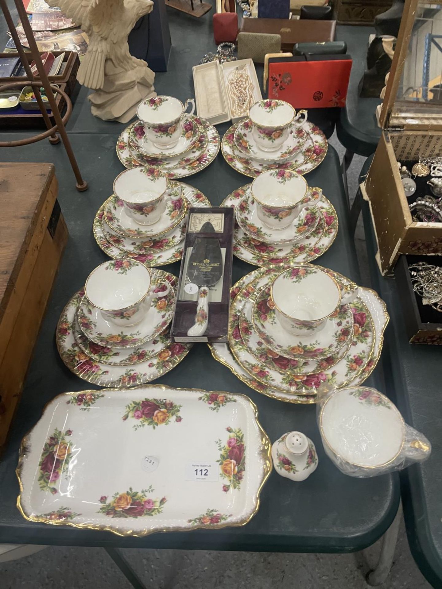 A QUANTITY OF ROYAL ALBERT 'OLD COOUNTRY ROSES' TO INCLUDE A SANDWICH PLATE, CUPS, SAUCERS, SIDE