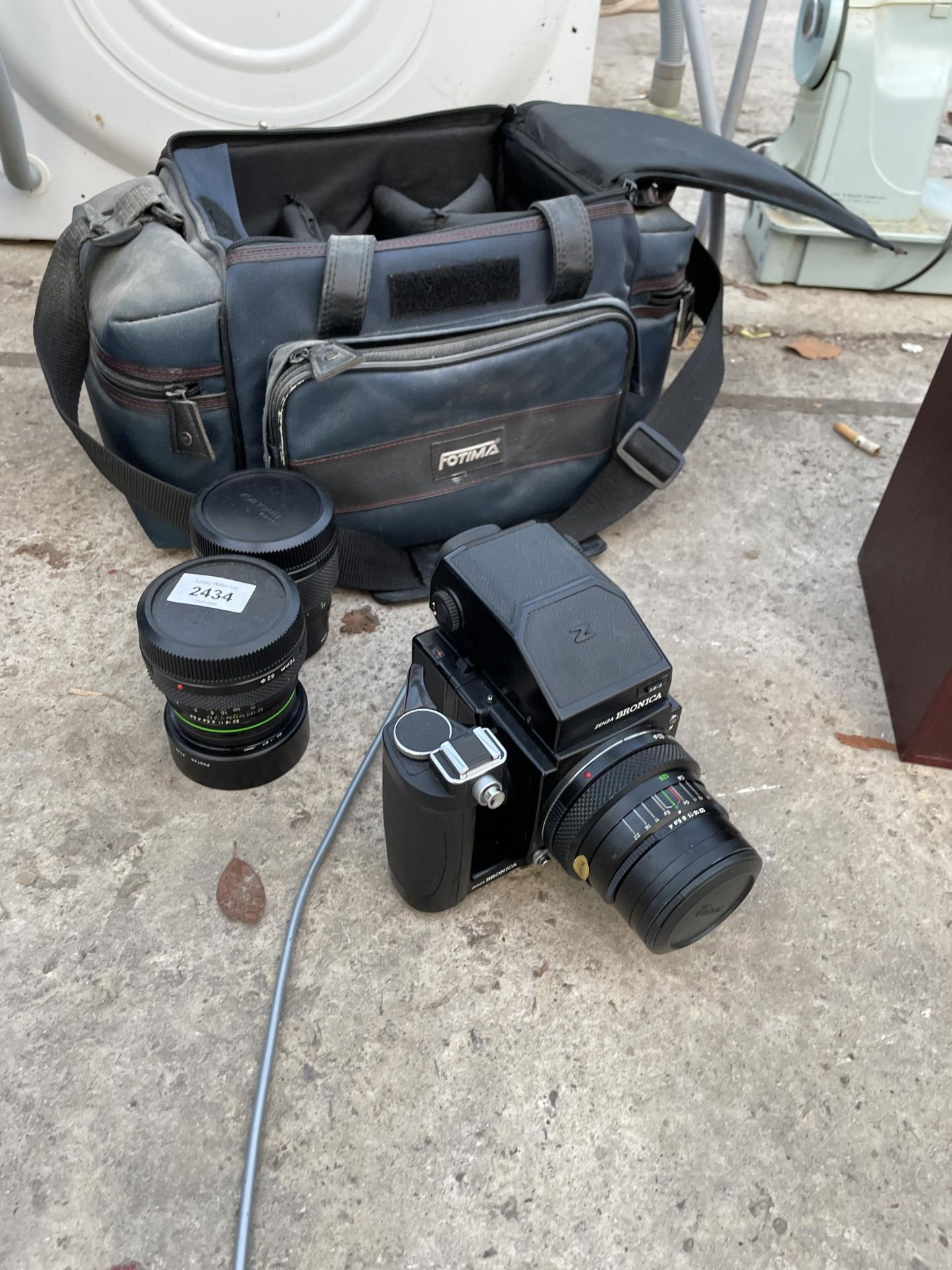 A ZENZA BRONICA ETRS CAMERA,TWO SPARE LENS' AND A CARRY BAG