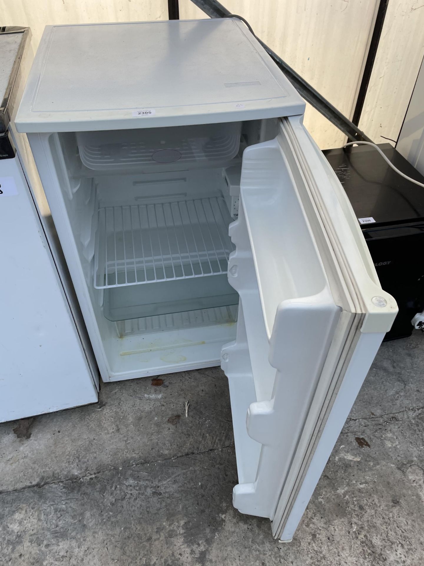 A WHITE LG UNDERCOUNTER FRIDGE - Image 2 of 2